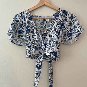 DIVIDED (H&M) | XS | White/Blue Crop Top